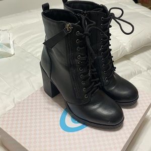 Combat boots